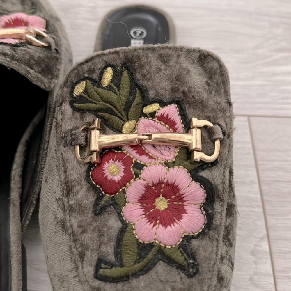 Velvet Embroidered Slip On Mules 🌸